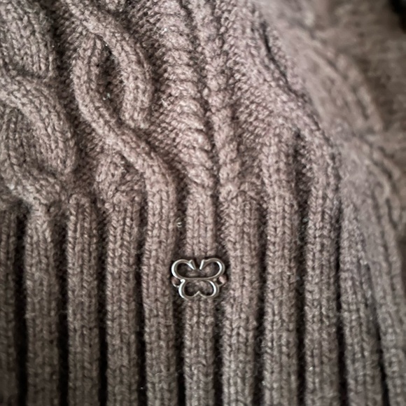 Aritzia sweater - Picture 3 of 8